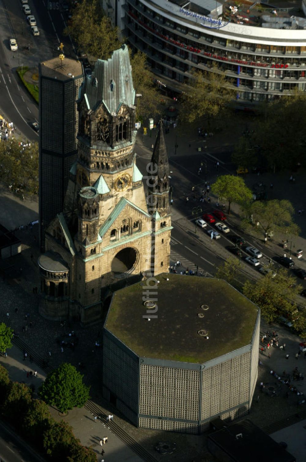 Berlin aus der Vogelperspektive: Gedaechniskirche Berlin