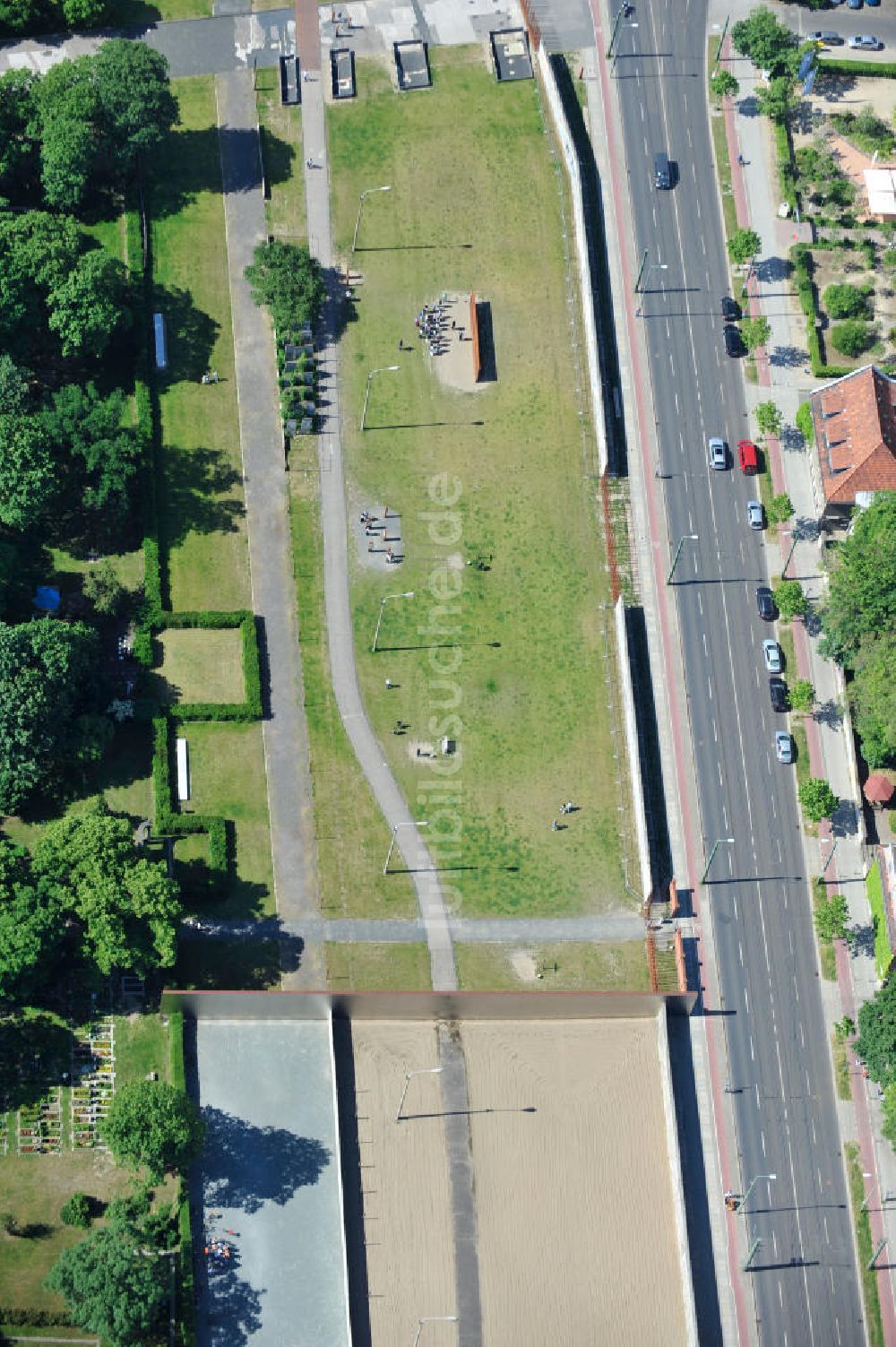 Berlin Prenzlauer Berg von oben - Gedenkstätte Berliner Mauer an der Bernauer Straße in Berlin-Prenzlauer Berg