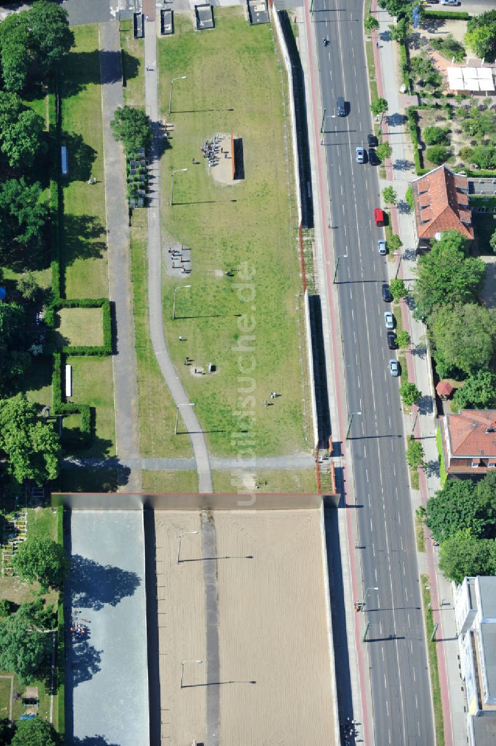 Berlin Prenzlauer Berg aus der Vogelperspektive: Gedenkstätte Berliner Mauer an der Bernauer Straße in Berlin-Prenzlauer Berg