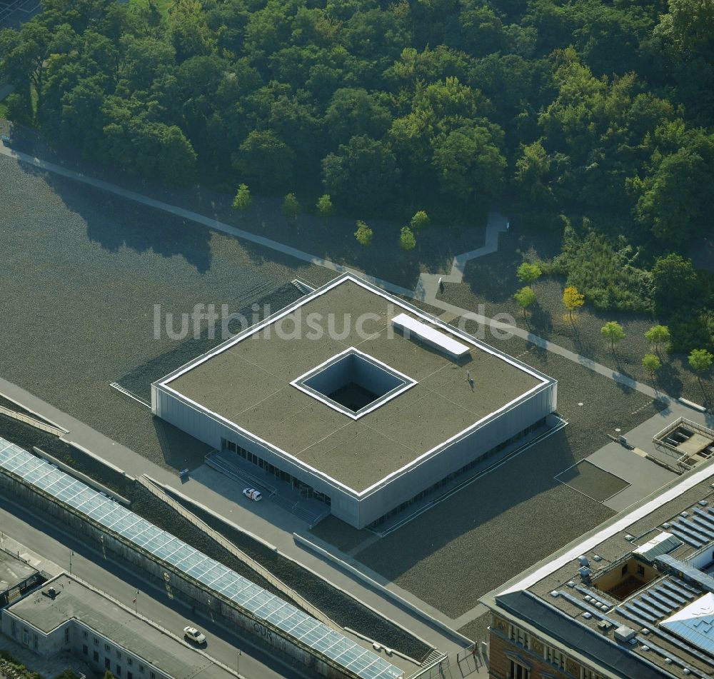 Berlin von oben - Gedenkstätte / Denkmal der Stiftung Topographie des Terrors in Berlin - Kreuzberg