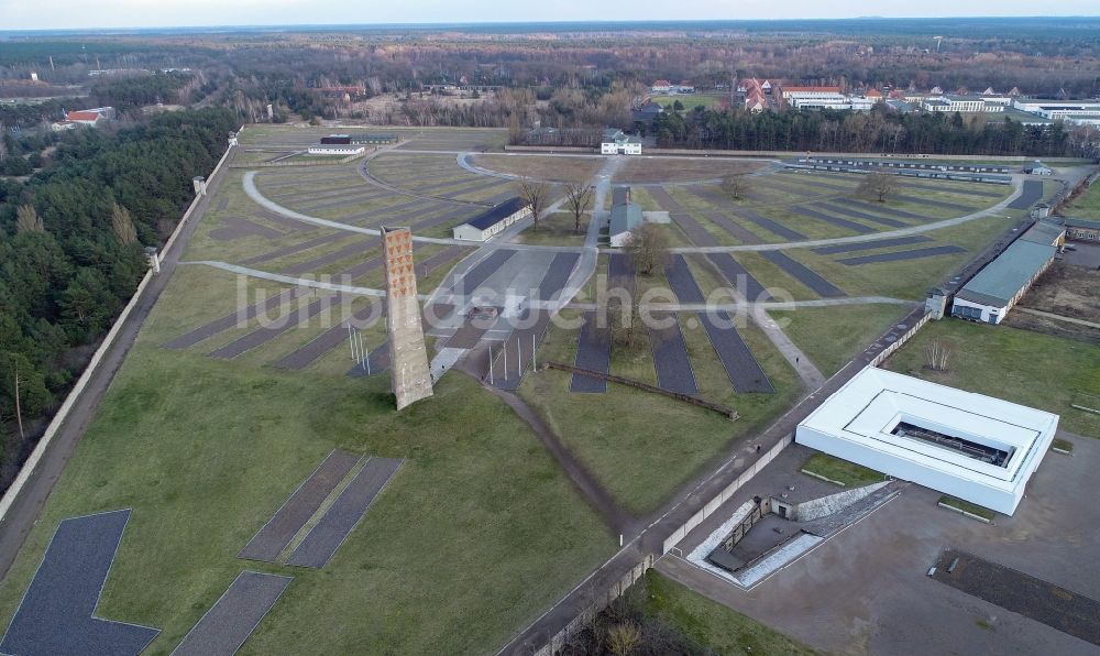 Oranienburg aus der Vogelperspektive: Gedenkstätte für das ehemalige Konzentrationslager Sachsenhausen an der Straße der Nationen im Bundesland Brandenburg