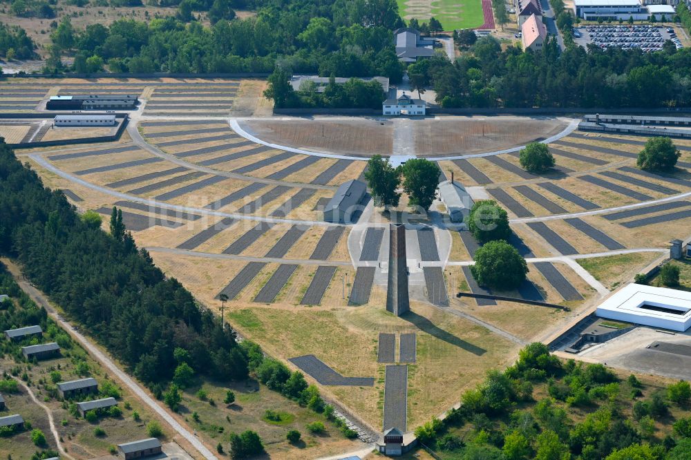 Oranienburg von oben - Gedenkstätte für das ehemalige Konzentrationslager Sachsenhausen an der Straße der Nationen im Bundesland Brandenburg