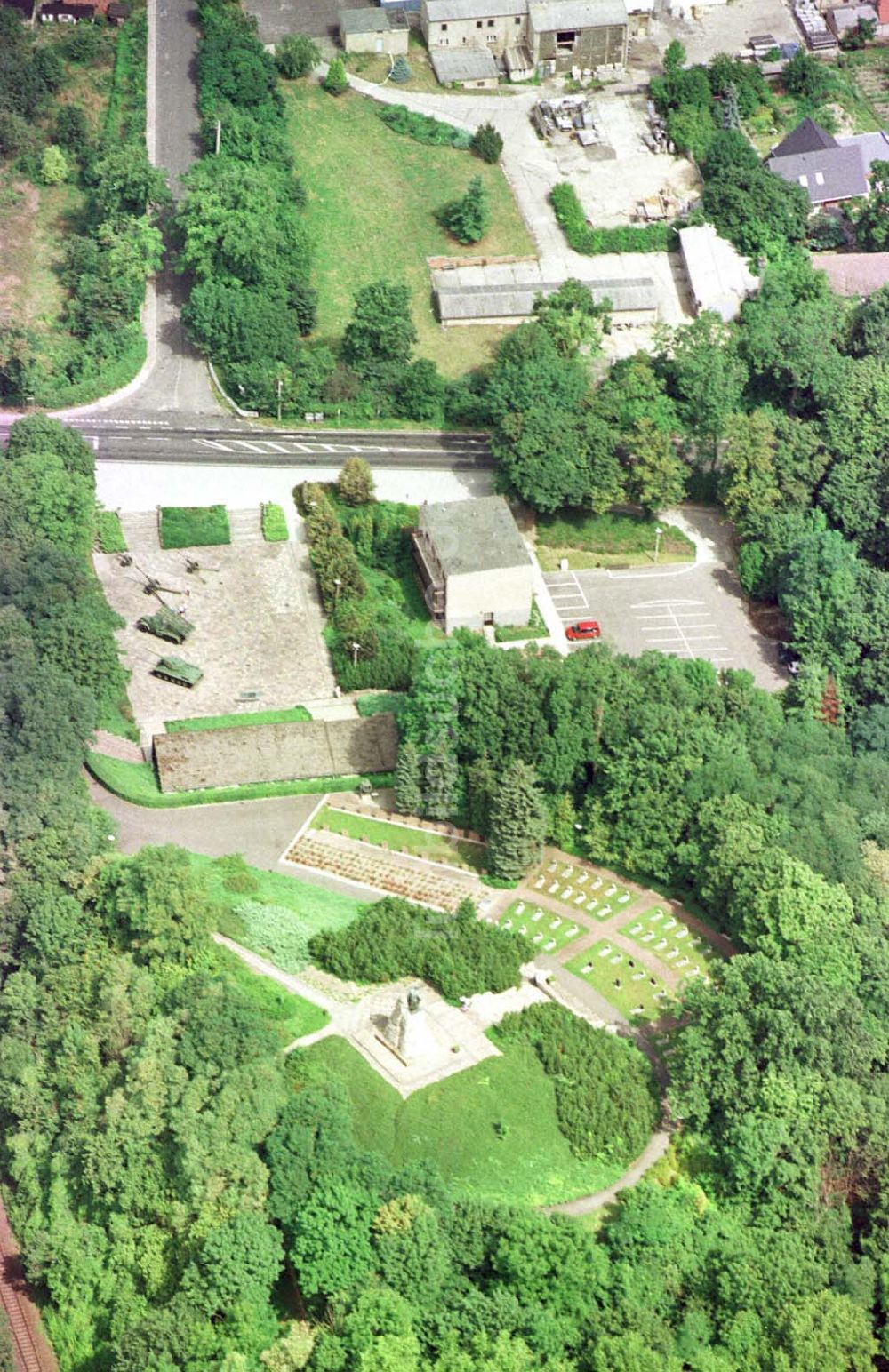 Seelow / Brandenburg von oben - Gedenkstätte an den Seelower Höhen.