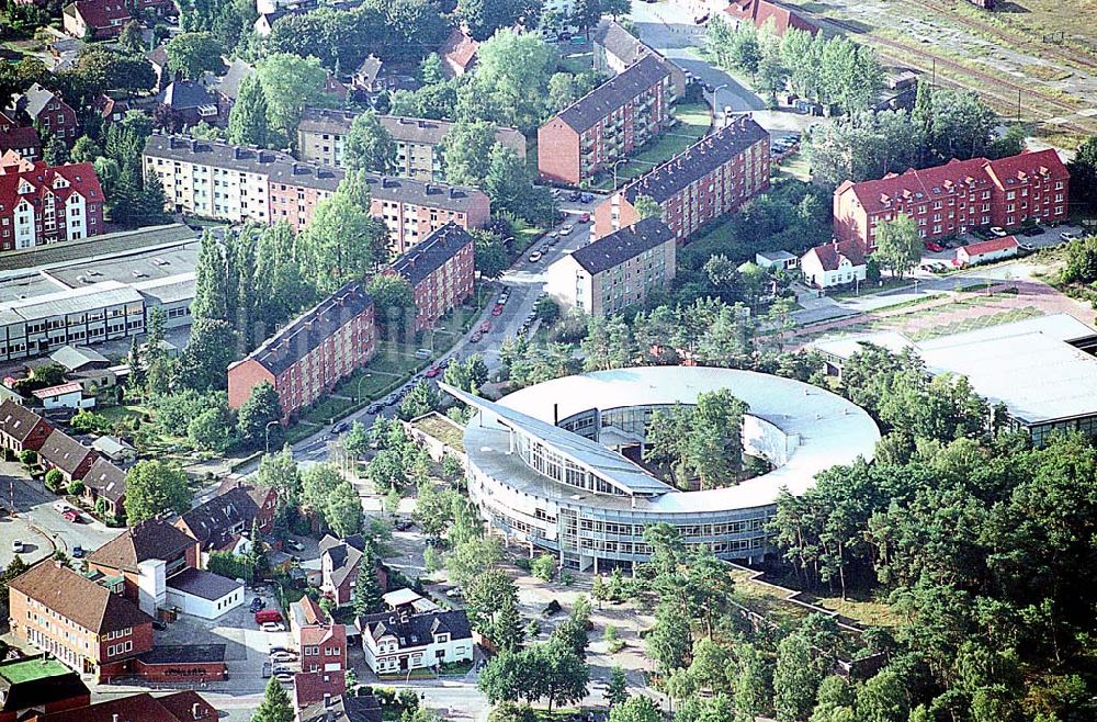 Geesthacht / Niedersachsen von oben - Geesthacht / Niedersachsen Blick auf die 1990 gegründete vierzügige Halbtagsschule mit gymnasialer Oberstufe (ca