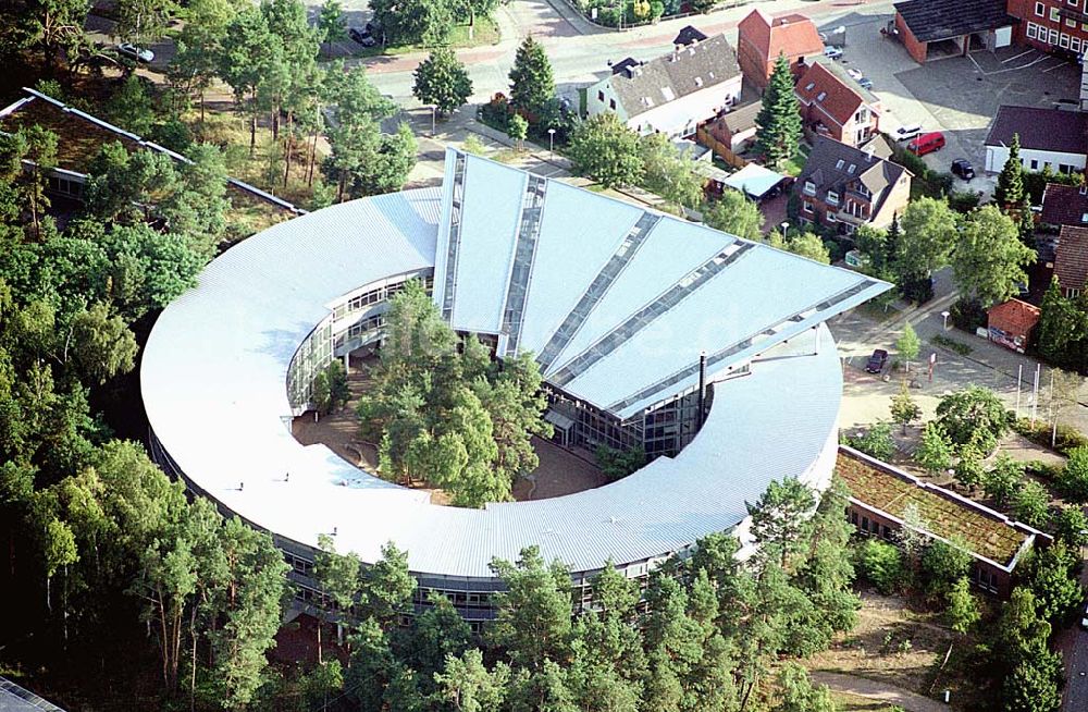 Geesthacht / Niedersachsen aus der Vogelperspektive: Geesthacht / Niedersachsen Blick auf die 1990 gegründete vierzügige Halbtagsschule mit gymnasialer Oberstufe (ca