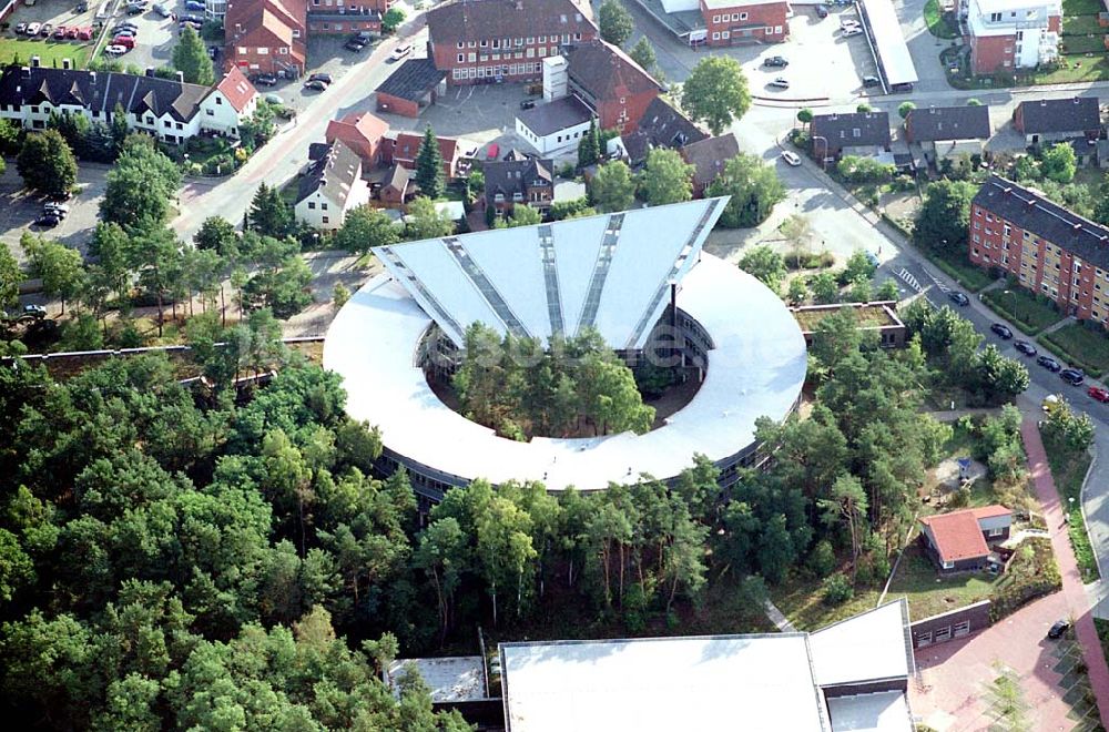 Geesthacht / Niedersachsen von oben - Geesthacht / Niedersachsen Blick auf die 1990 gegründete vierzügige Halbtagsschule mit gymnasialer Oberstufe (ca