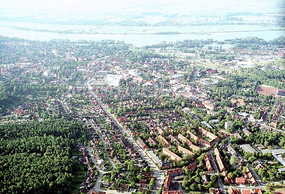 Geesthacht / Niedersachsen von oben - Geesthacht / Niedersachsen Stadtansicht von Geesthacht an der Elbe, südlich von Hamburg in Niedersachsen 06.09.2003