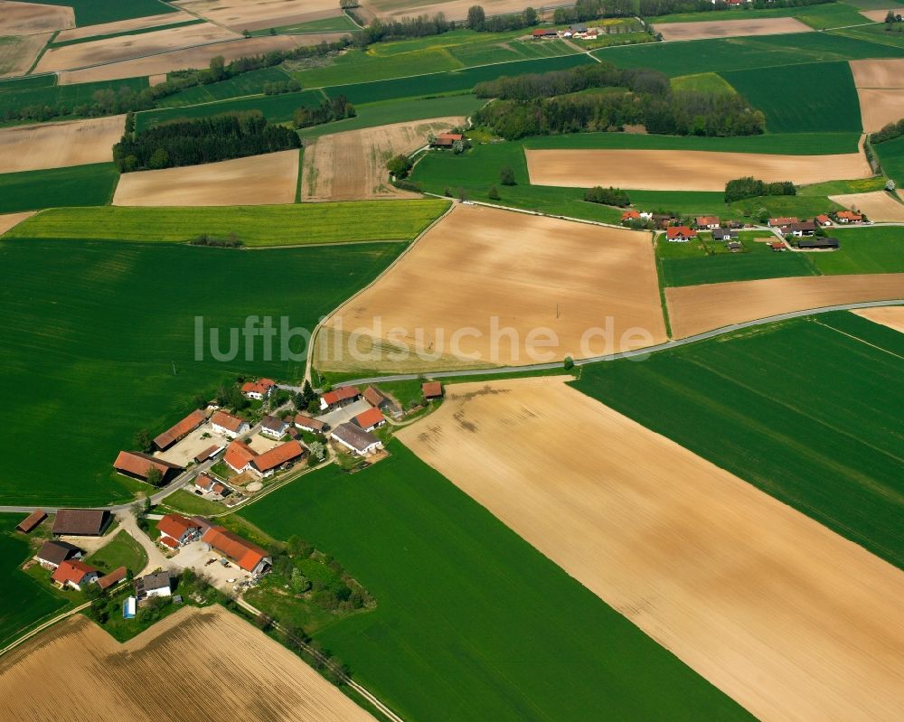 Ausserhienthal aus der Vogelperspektive: Gehöft und Bauernhof in Ausserhienthal im Bundesland Bayern, Deutschland