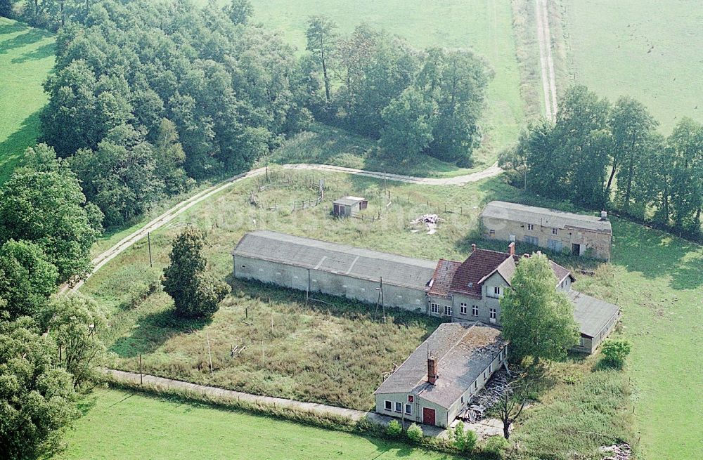 Luftbild Kreuzbruch - Gehöft und Bauernhof des ehemaligen Flugplatz Kreuzbruch im Bundesland Brandenburg, Deutschland