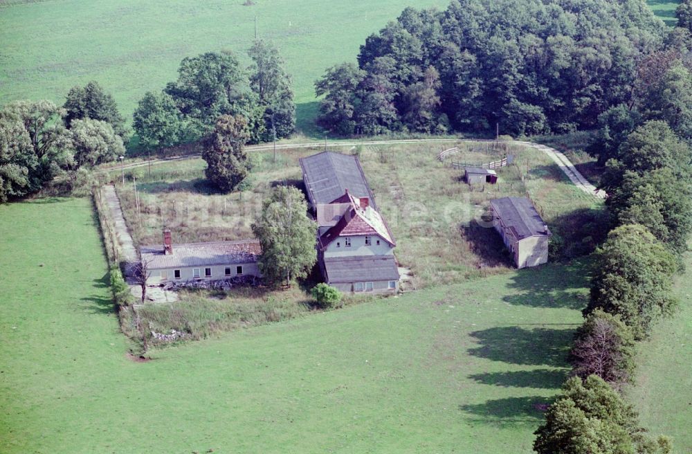 Kreuzbruch von oben - Gehöft und Bauernhof des ehemaligen Flugplatz Kreuzbruch im Bundesland Brandenburg, Deutschland