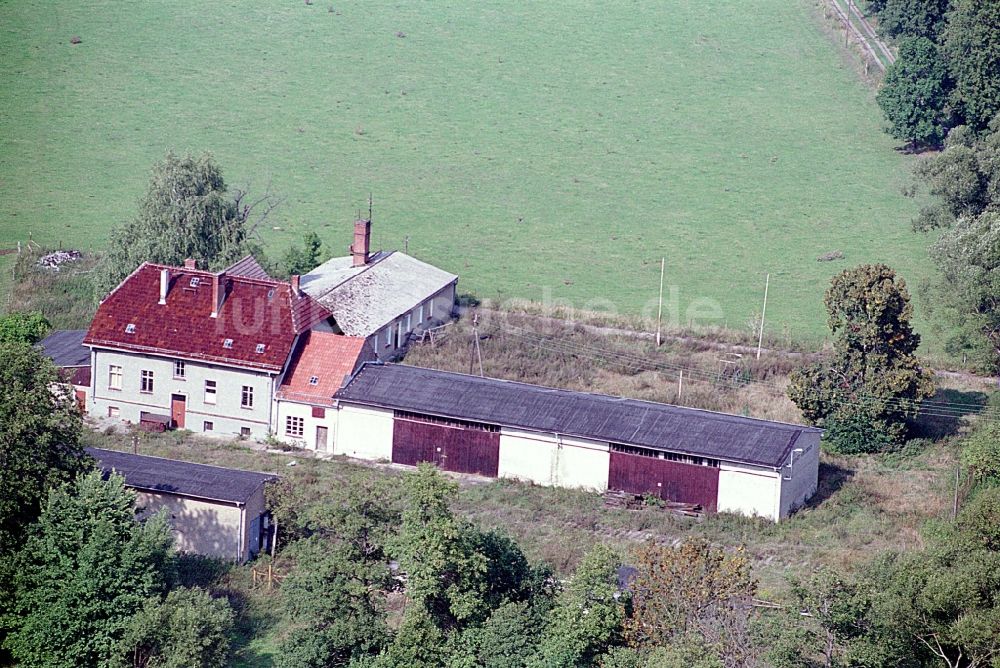 Luftbild Kreuzbruch - Gehöft und Bauernhof des ehemaligen Flugplatz Kreuzbruch im Bundesland Brandenburg, Deutschland