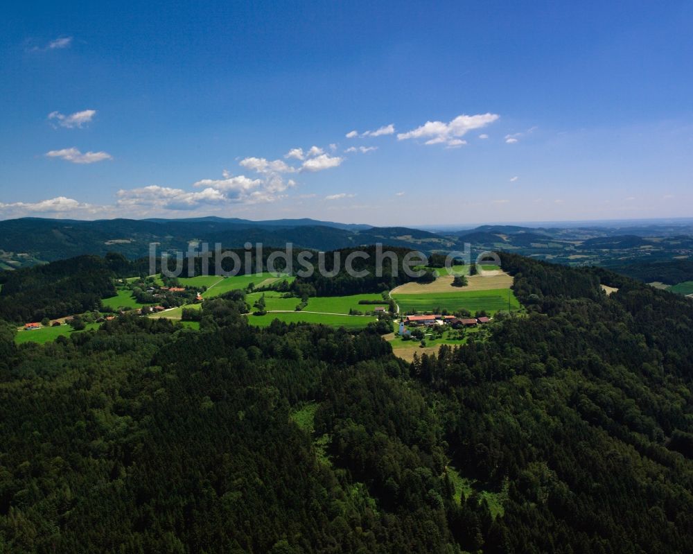 Forsting von oben - Gehöft und Bauernhof in Forsting im Bundesland Bayern, Deutschland