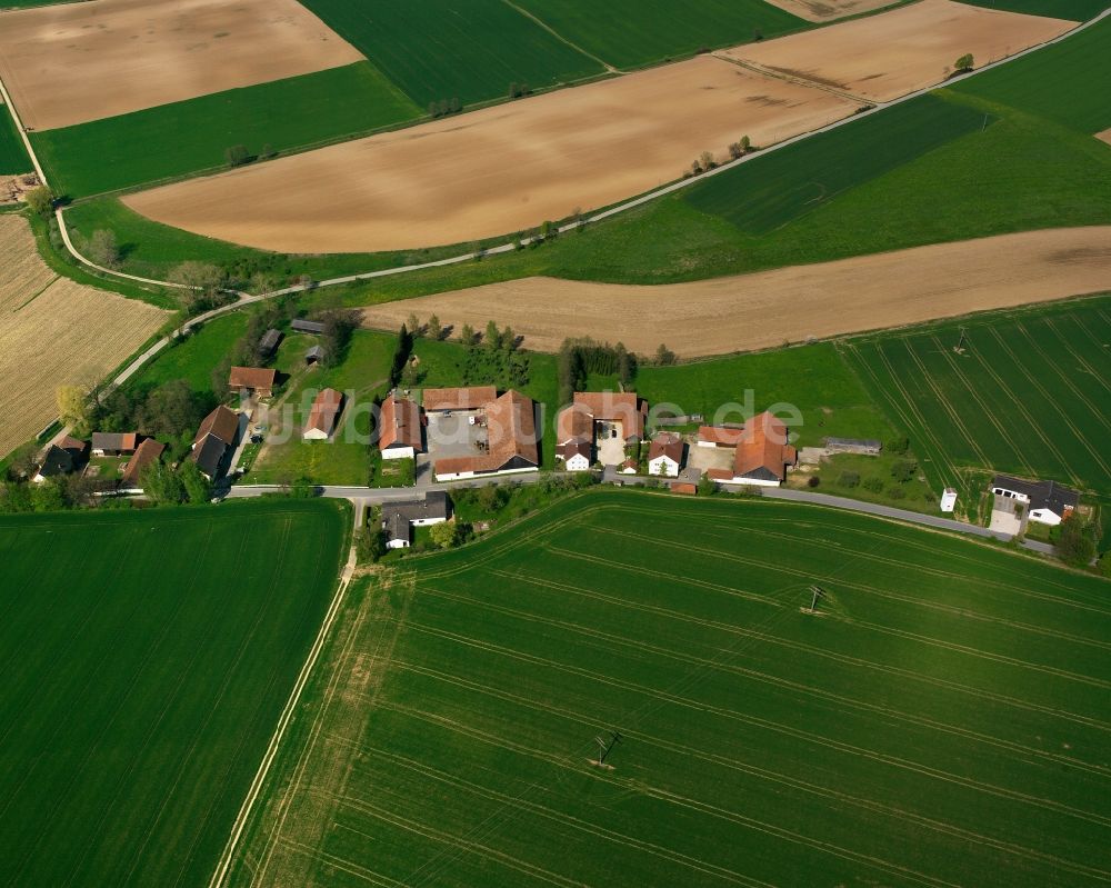 Helmprechting aus der Vogelperspektive: Gehöft und Bauernhof in Helmprechting im Bundesland Bayern, Deutschland