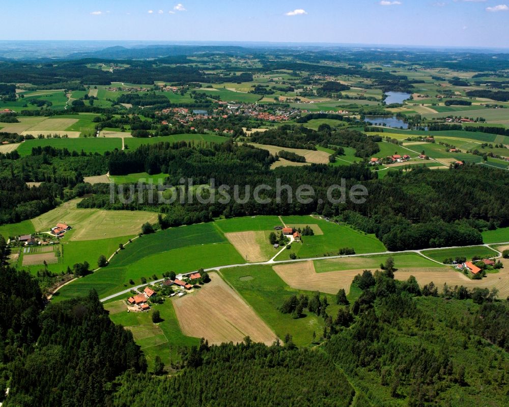 Hirschberg von oben - Gehöft und Bauernhof in Hirschberg im Bundesland Bayern, Deutschland