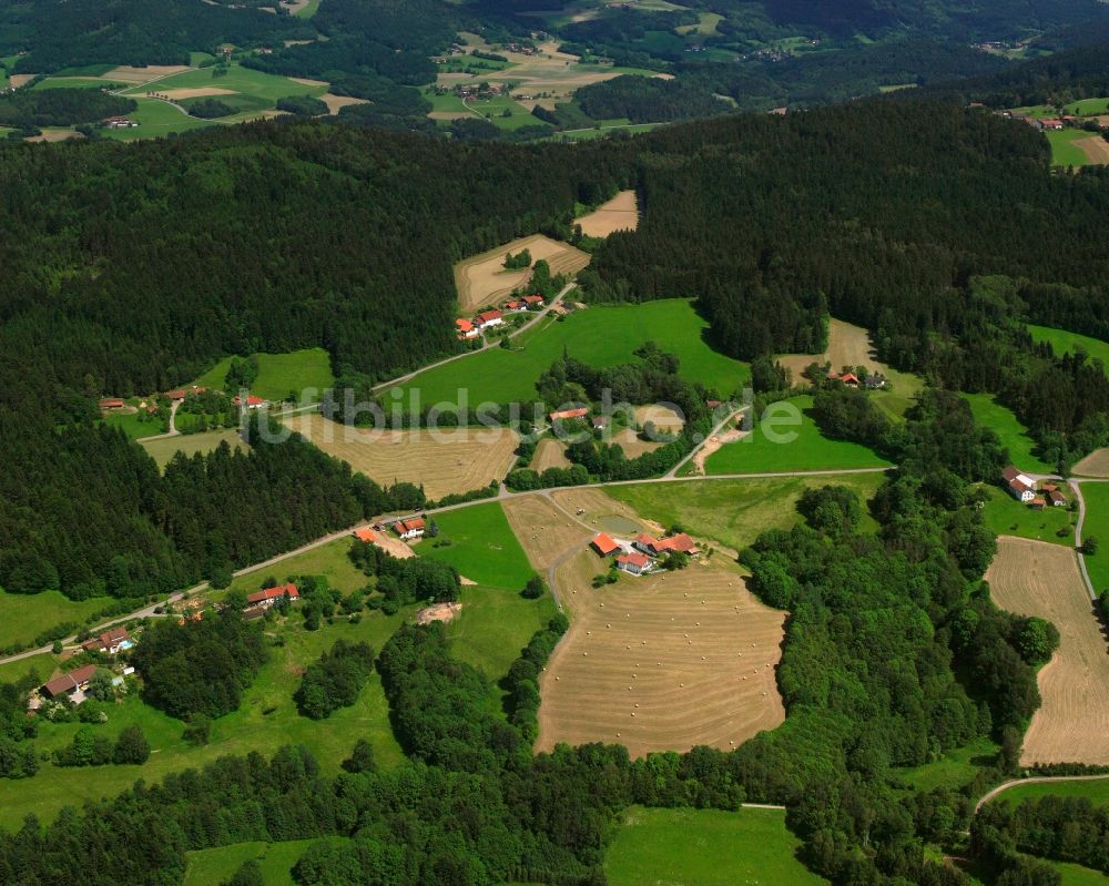 Hof aus der Vogelperspektive: Gehöft und Bauernhof in Hof im Bundesland Bayern, Deutschland