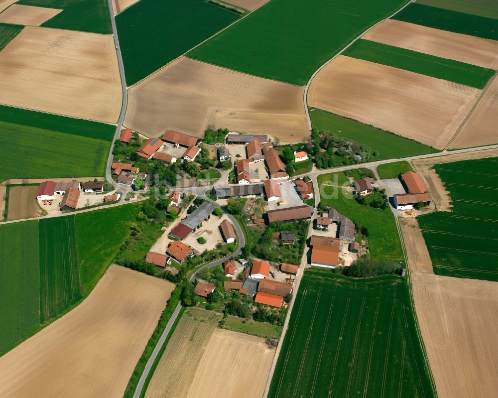 Kirchmatting von oben - Gehöft und Bauernhof in Kirchmatting im Bundesland Bayern, Deutschland