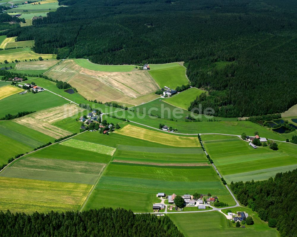 Nonnenwald aus der Vogelperspektive: Gehöft und Bauernhof in Nonnenwald im Bundesland Bayern, Deutschland