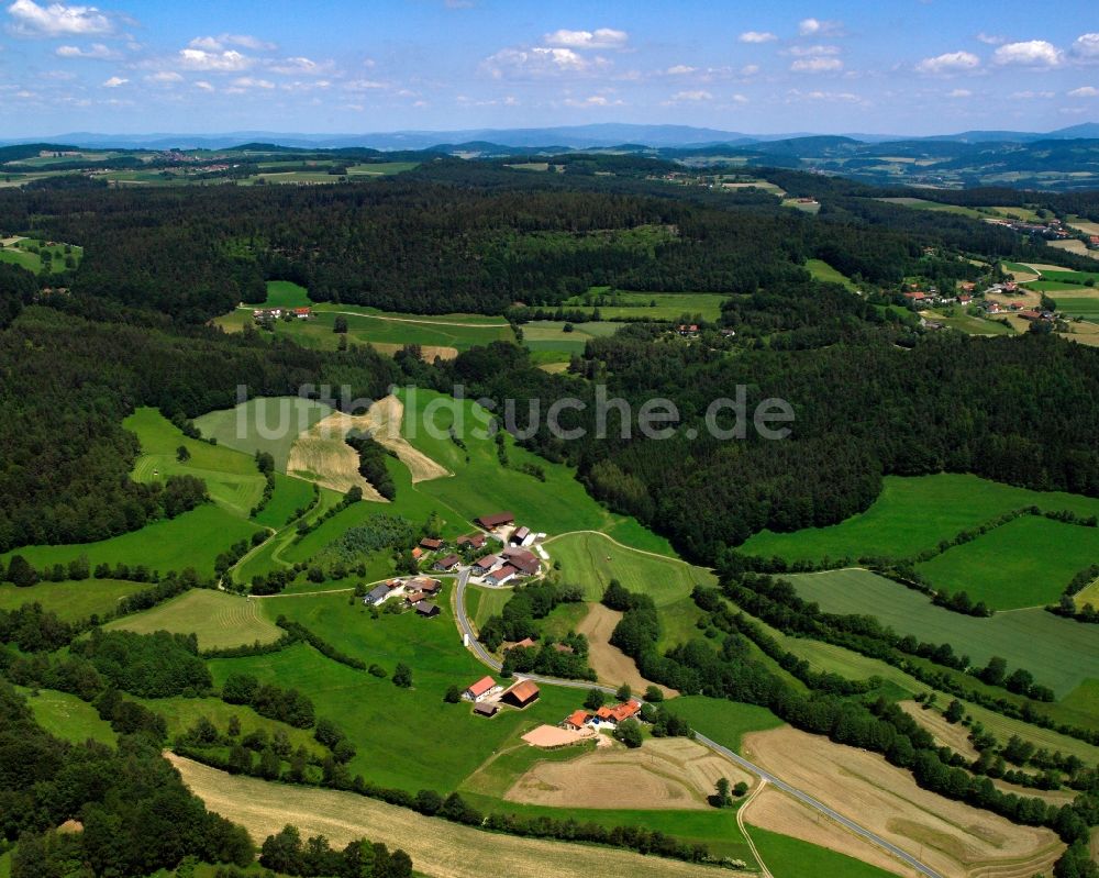 Roth aus der Vogelperspektive: Gehöft und Bauernhof in Roth im Bundesland Bayern, Deutschland