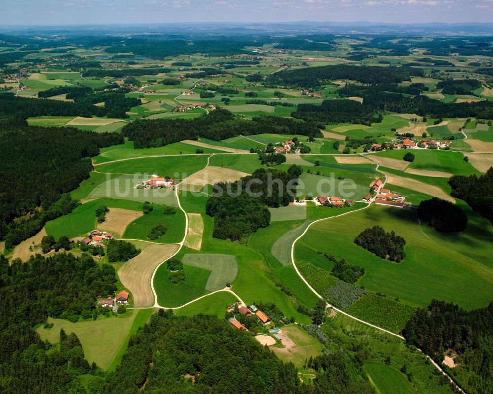 Wiesenfelden von oben - Gehöft und Bauernhof in Wiesenfelden im Bundesland Bayern, Deutschland