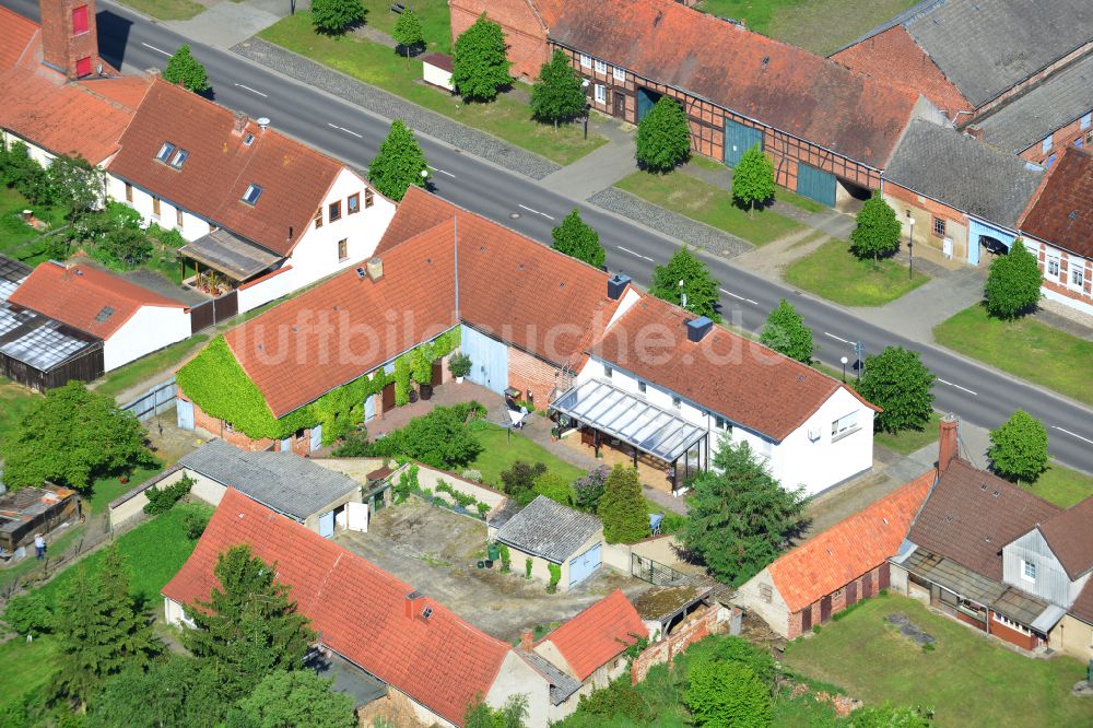 Wohlenberg von oben - Gehöft und Bauernhof in Wohlenberg im Bundesland Sachsen-Anhalt, Deutschland