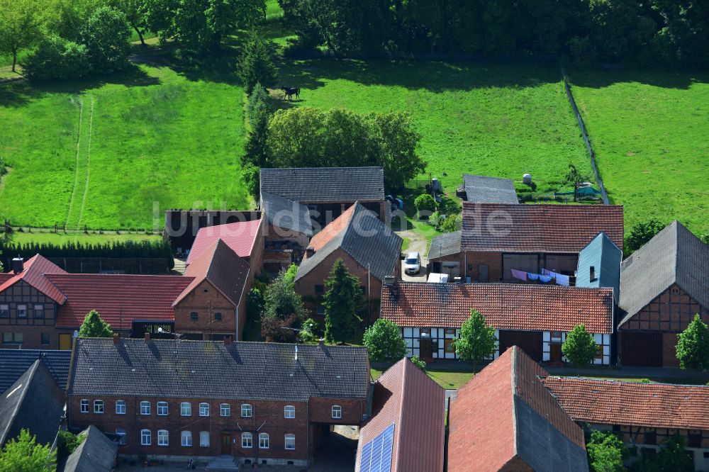 Wohlenberg aus der Vogelperspektive: Gehöft und Bauernhof in Wohlenberg im Bundesland Sachsen-Anhalt, Deutschland