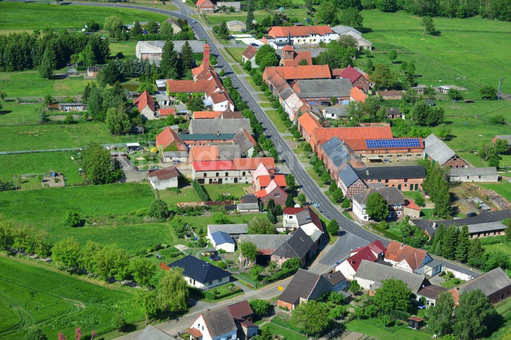 Wohlenberg aus der Vogelperspektive: Gehöft und Bauernhof in Wohlenberg im Bundesland Sachsen-Anhalt, Deutschland