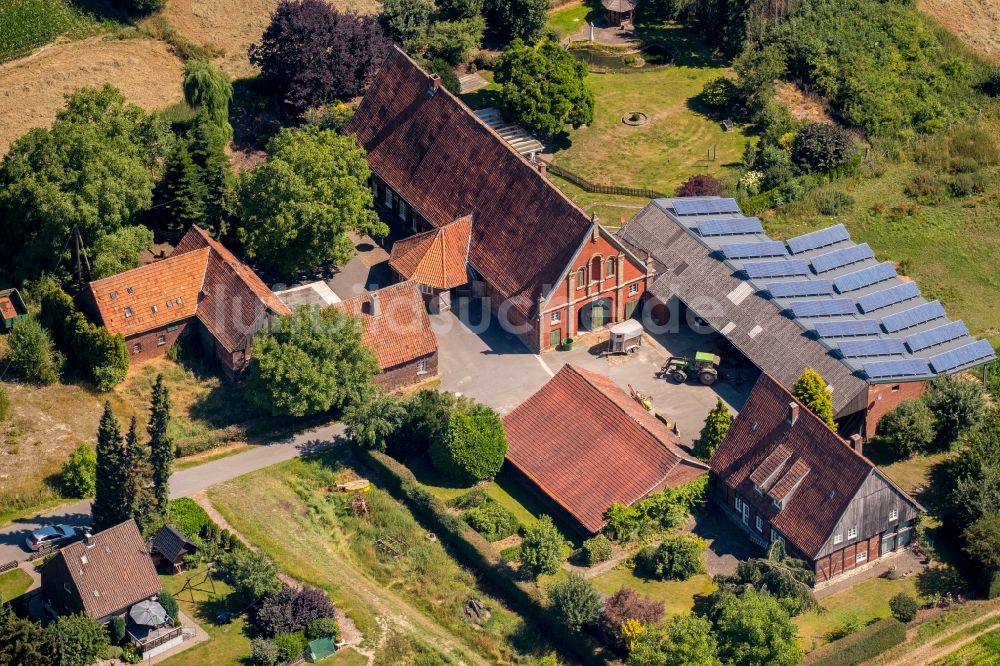 Luftaufnahme Ahlen - Gehöft eines Bauernhofes an der Gemmericher Straße in Ahlen im Bundesland Nordrhein-Westfalen, Deutschland