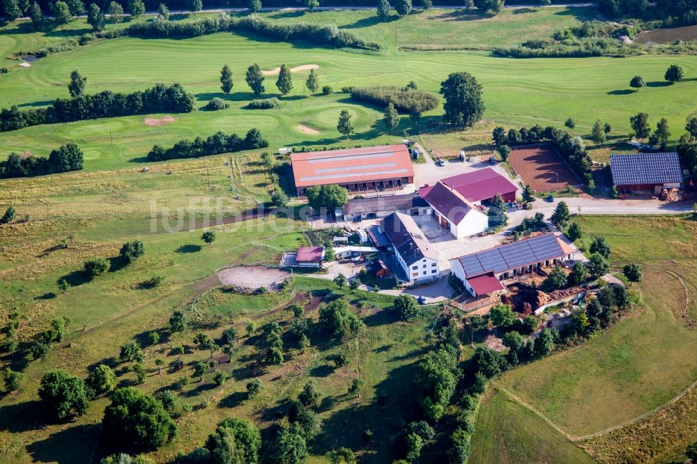 Luftbild Donauwörth - Gehöft eines Bauernhofes am Golfclub und am Rand von bestellten Feldern im Ortsteil Schiesserhof in Donauwörth im Bundesland Bayern, Deutschland