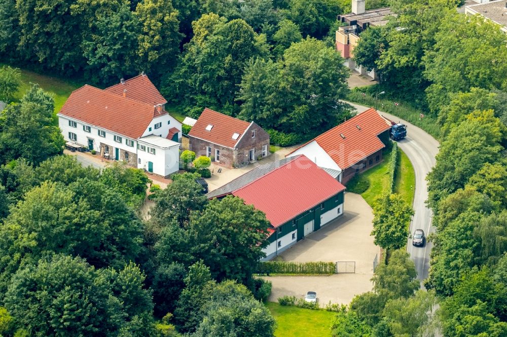 Heiligenhaus aus der Vogelperspektive: Gehöft eines Bauernhofes in Heiligenhaus im Bundesland Nordrhein-Westfalen