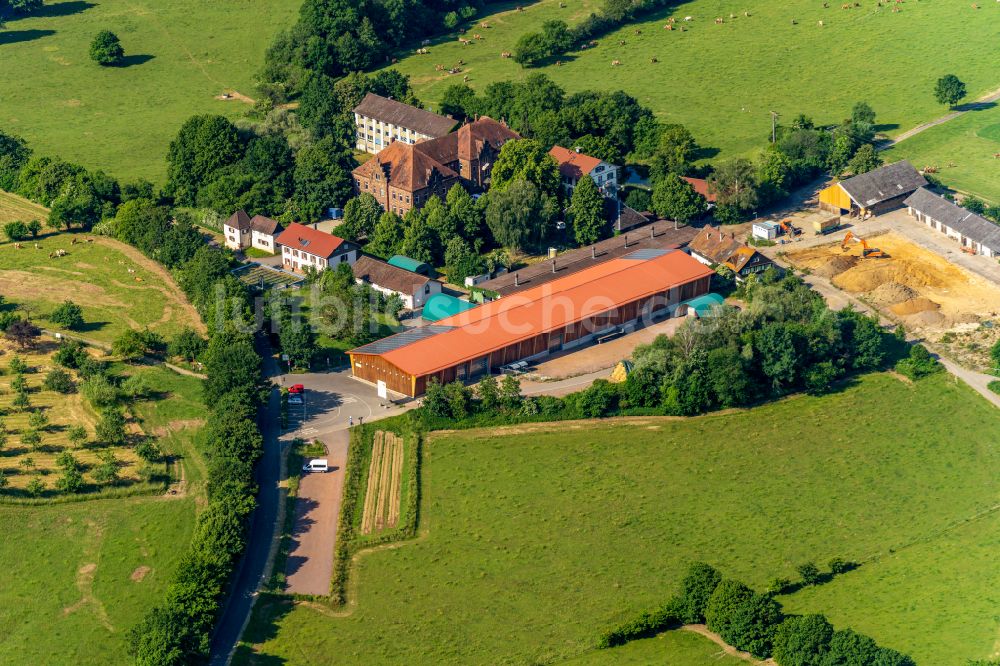 Luftaufnahme Emmendingen - Gehöft eines Bauernhofes Landwirtschaftliches Institut Hochburg in Emmendingen im Bundesland Baden-Württemberg, Deutschland