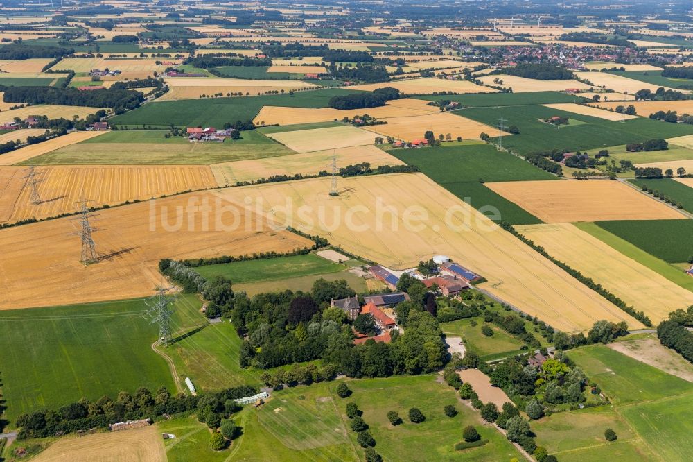 Ahlen aus der Vogelperspektive: Gehöft eines Bauernhofes am Mallinckrodtweg in Ahlen im Bundesland Nordrhein-Westfalen, Deutschland