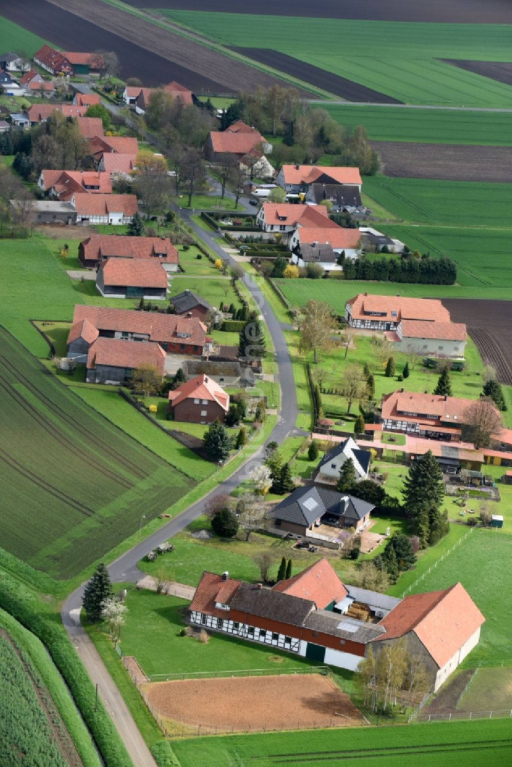 Luftbild Barnstorf - Gehöft eines Bauernhofes am Rand von bestellten Feldern in Barnstorf im Bundesland Niedersachsen