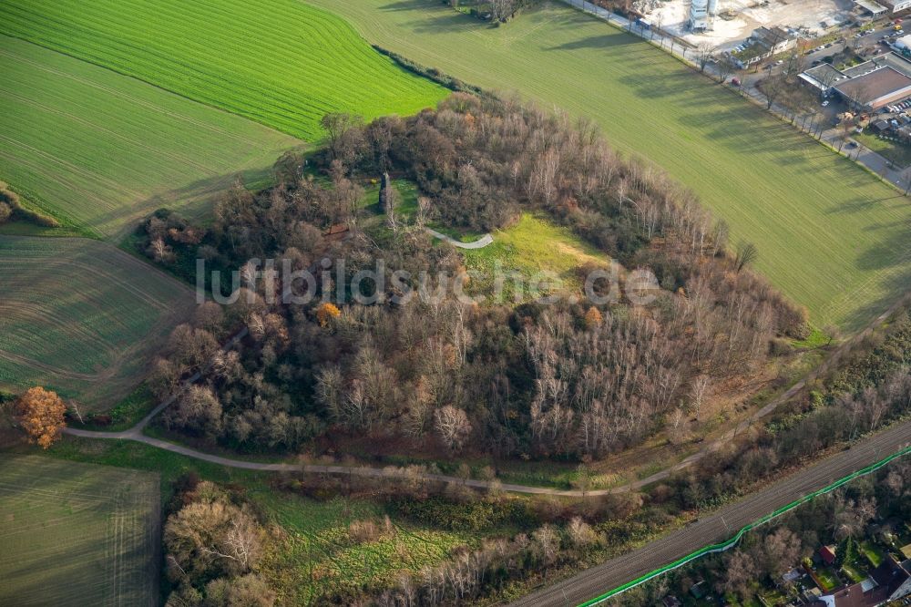 Luftaufnahme Essen - Gehöft eines Bauernhofes am Rand von bestellten Feldern am Mechtenberg in Essen im Bundesland Nordrhein-Westfalen