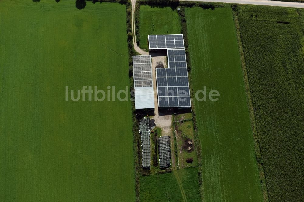 Luftbild Oeversee - Gehöft eines Bauernhofes am Rand von bestellten Feldern in Oeversee im Bundesland Schleswig-Holstein