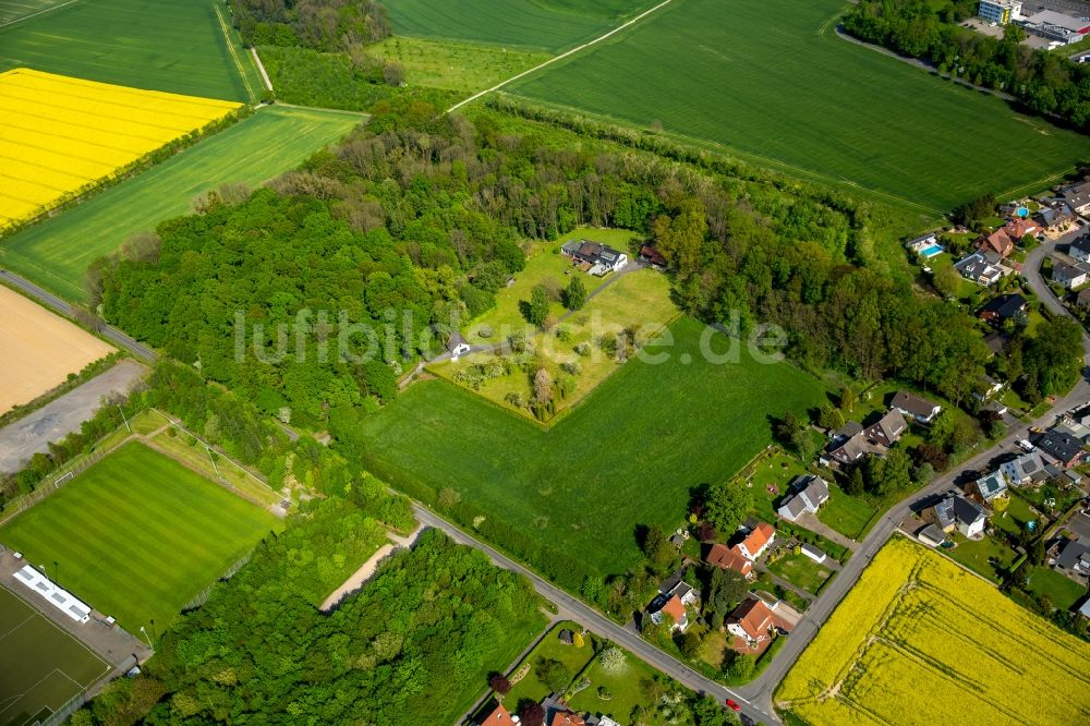 Luftbild Rhynern - Gehöft eines Bauernhofes am Rand von bestellten Feldern in Rhynern im Bundesland Nordrhein-Westfalen