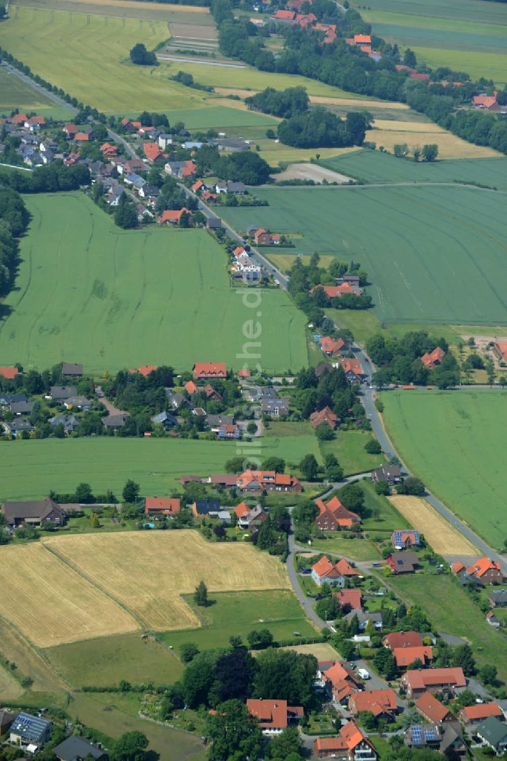 Luftbild Stadthagen - Gehöft eines Bauernhofes am Rand von bestellten Feldern in Stadthagen im Bundesland Niedersachsen