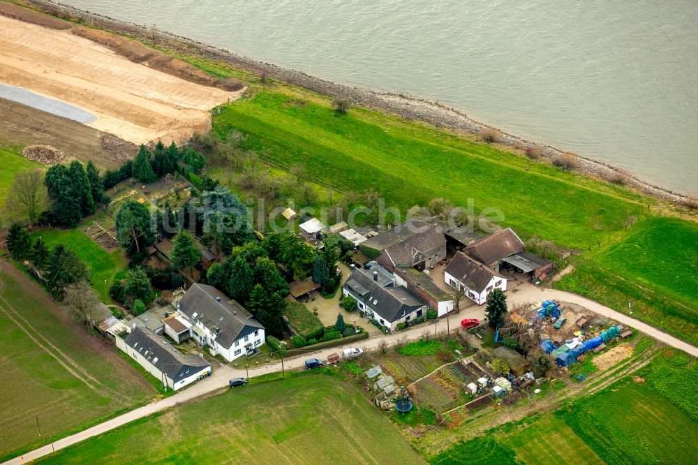 Duisburg aus der Vogelperspektive: Gehöft eines Bauernhofes am Rand von Feldern in Duisburg im Bundesland Nordrhein-Westfalen