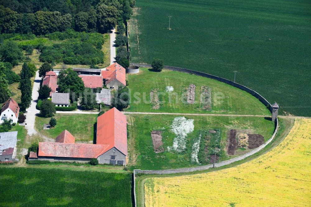 Werneck aus der Vogelperspektive: Gehöft eines Bauernhofes am Schlosspark in Werneck im Bundesland Bayern, Deutschland