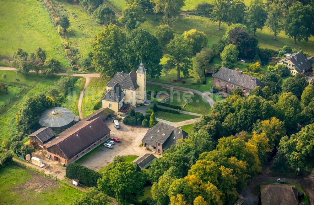 Hünxe von oben - Gehöft eines Bauernhofes am Schwarzensteiner Weg in Hünxe im Bundesland Nordrhein-Westfalen, Deutschland