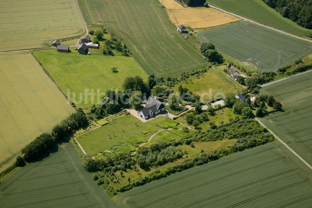 Luftaufnahme Holzwickede - Gehöft eines landwirtschaftlichen Betriebes bei Holzwickede im Bundesland Nordrhein-Westfalen