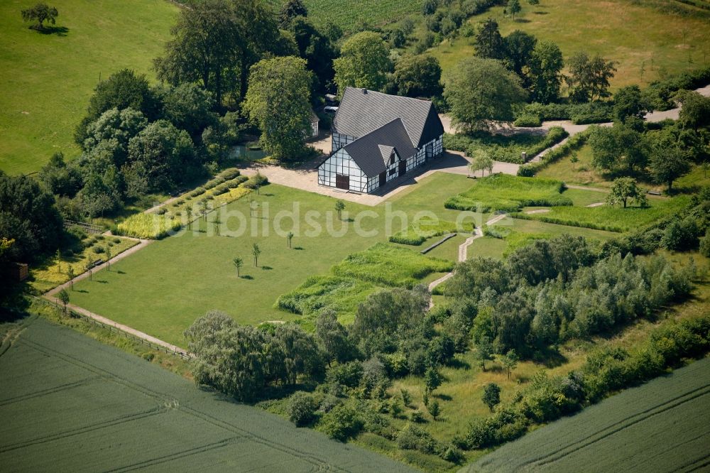 Luftbild Holzwickede - Gehöft eines landwirtschaftlichen Betriebes bei Holzwickede im Bundesland Nordrhein-Westfalen