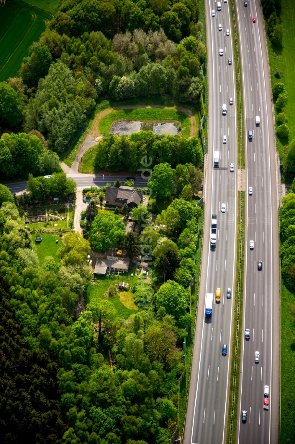 Luftbild Gevelsberg - Gehöft am Rand einer Autobahn Gevelsberg im Bundesland Nordrhein-Westfalen