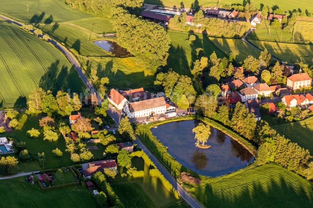 Luftbild Geiselwind - Gehöft am Ufer eines Teiches im Ortsteil Rehweiler in Geiselwind im Bundesland Bayern, Deutschland