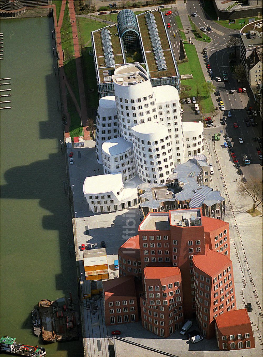 Luftaufnahme Düsseldorf - Gehry Bauten am Medienhafen in Duesseldorf