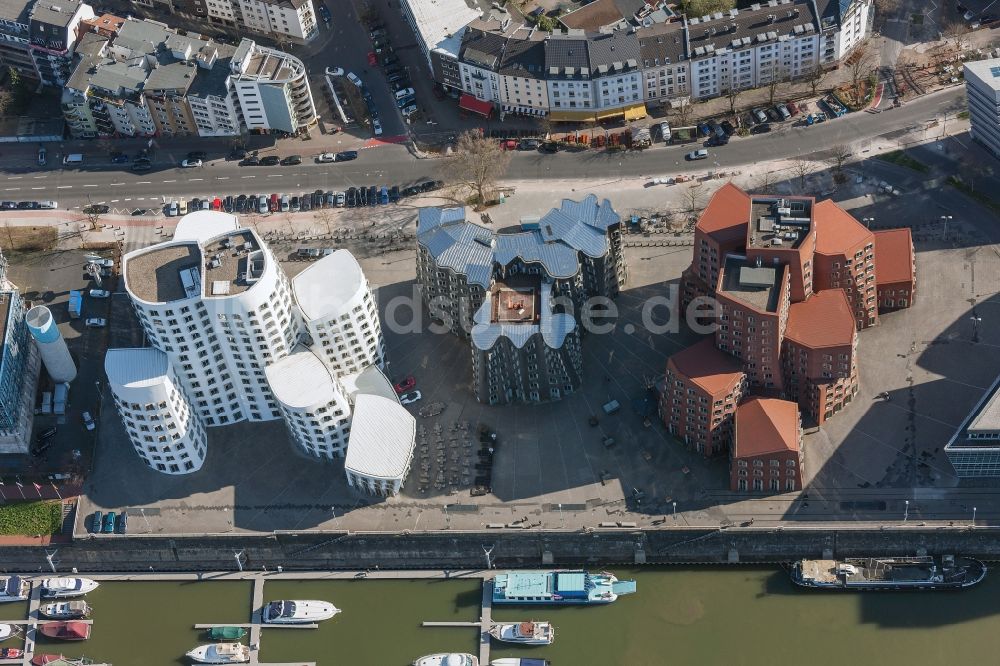 Luftaufnahme Düsseldorf - Gehry Bauten am Ufer des Medienhafen in Düsseldorf