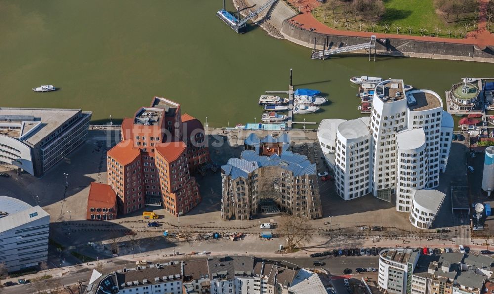 Luftbild Düsseldorf - Gehry Bauten am Ufer des Medienhafen in Duesseldorf