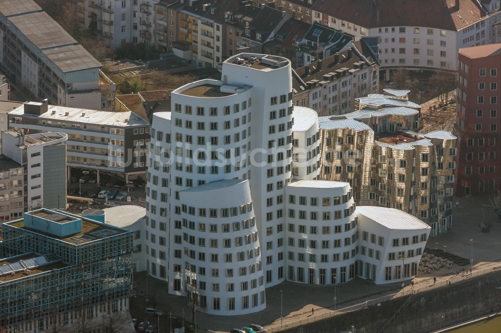 Luftaufnahme Düsseldorf - Gehry Bauten am Ufer des Medienhafen in Duesseldorf