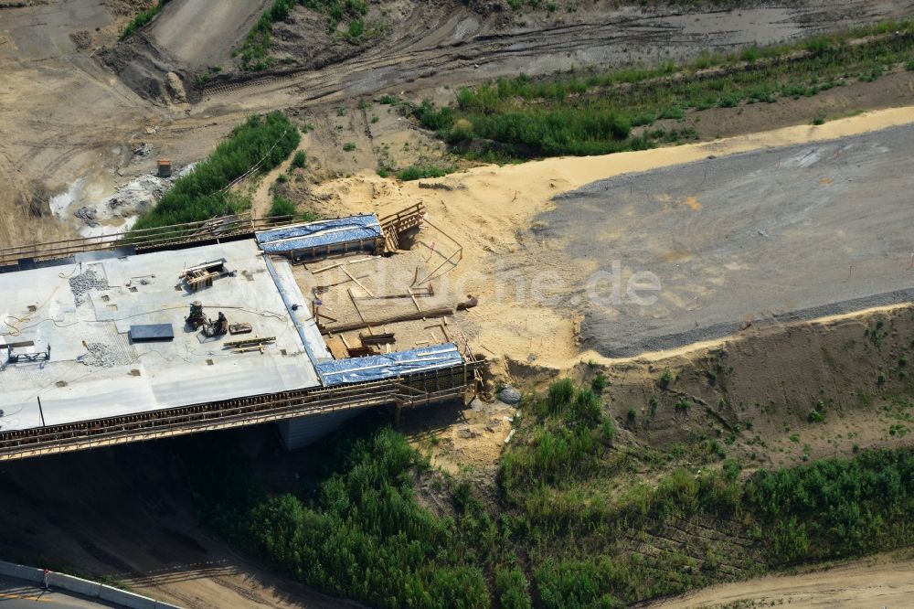 Luftbild Groß Ziethen - Gekrümmtes Brücken- Bauwerk 75 der Hentschke Bau GmbH auf der Baustelle zum Um- und Ausbau des Autobahndreieck AD Havelland im Bundesland Brandenburg