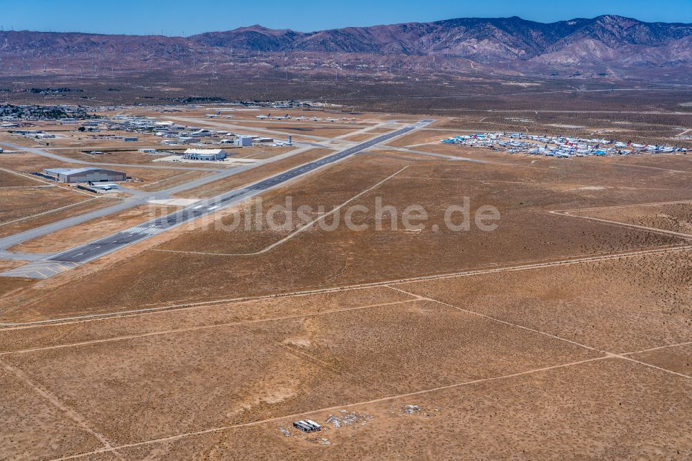 Mojave von oben - Gelande des Flughafen Mojave Air & Space Port in Mojave in Kalifornien, USA