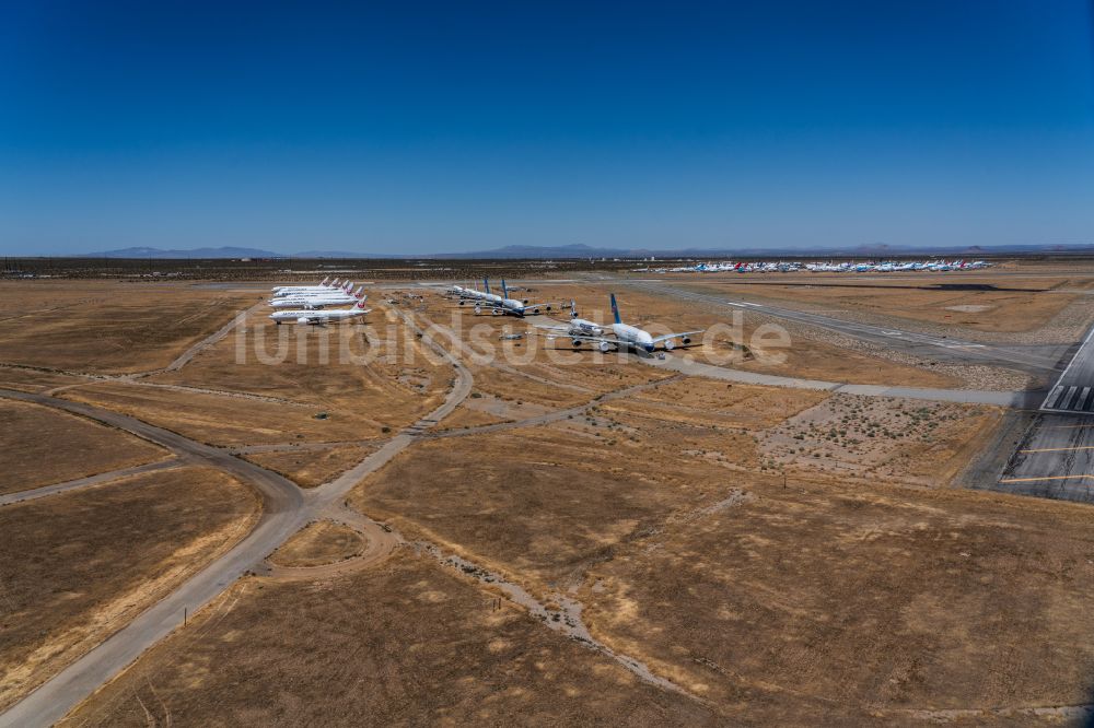 Mojave aus der Vogelperspektive: Gelande des Flughafen Mojave Air & Space Port in Mojave in Kalifornien, USA